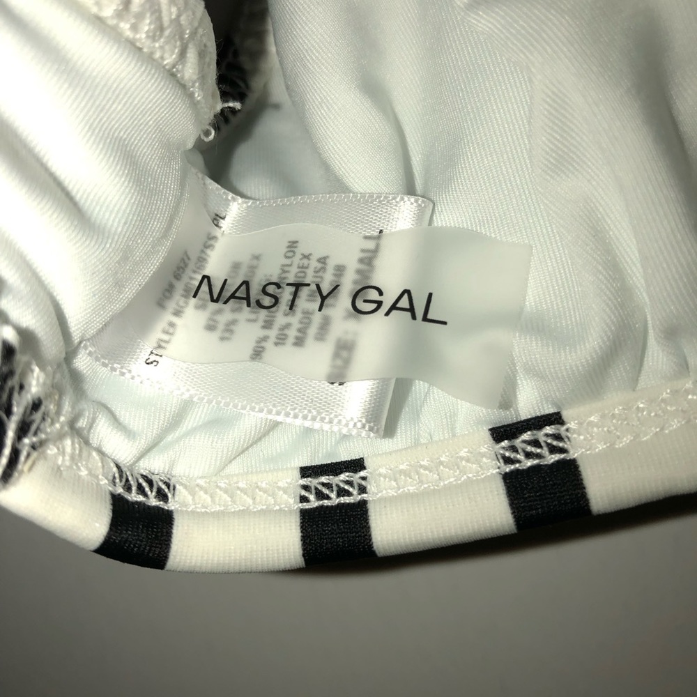Nasty Gal Black White striped Bikini top xs - Picture 6 of 8